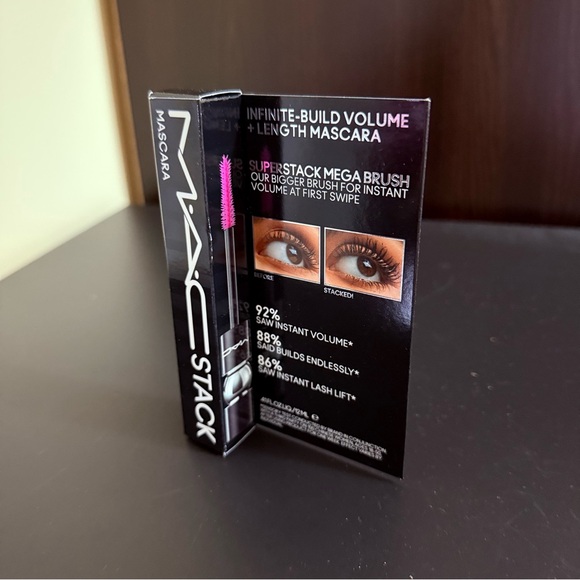 MAC Cosmetics Stack Mascara - Black - Picture 3 of 5